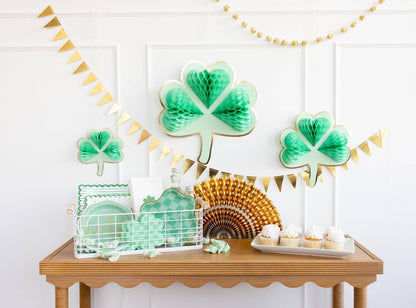 Hanging Shamrock Honeycomb